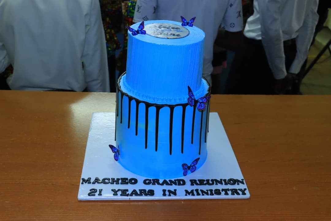 Custom Cakes (Reunion)